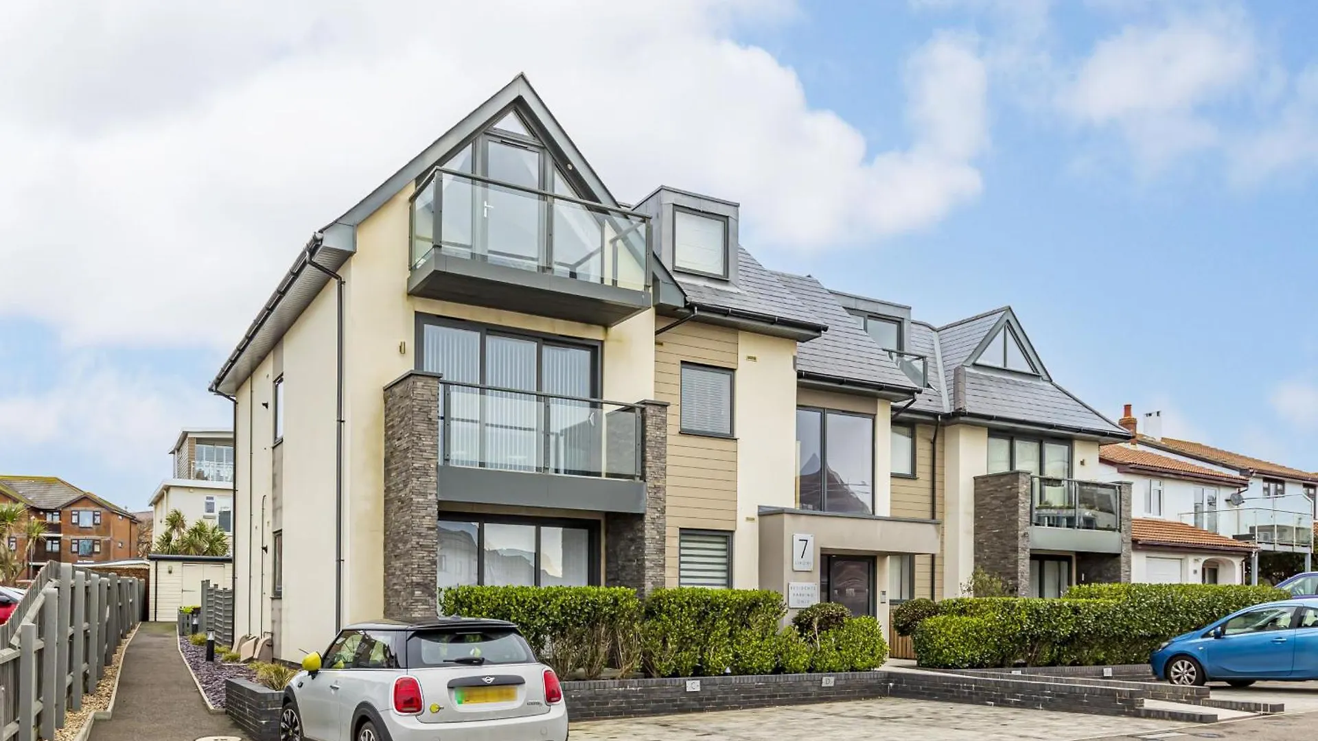 Beach Front Getaway - Luxury Apt With Large Garden Bournemouth United Kingdom