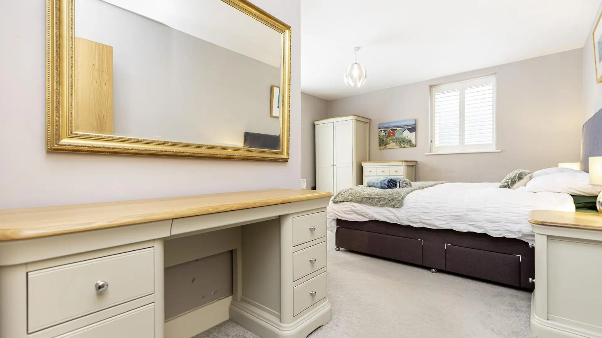Beach Front Getaway - Luxury Apt With Large Garden Bournemouth United Kingdom