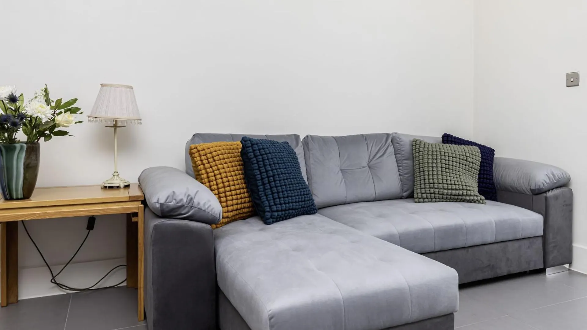 Beach Front Getaway - Luxury Apt With Large Garden Bournemouth
