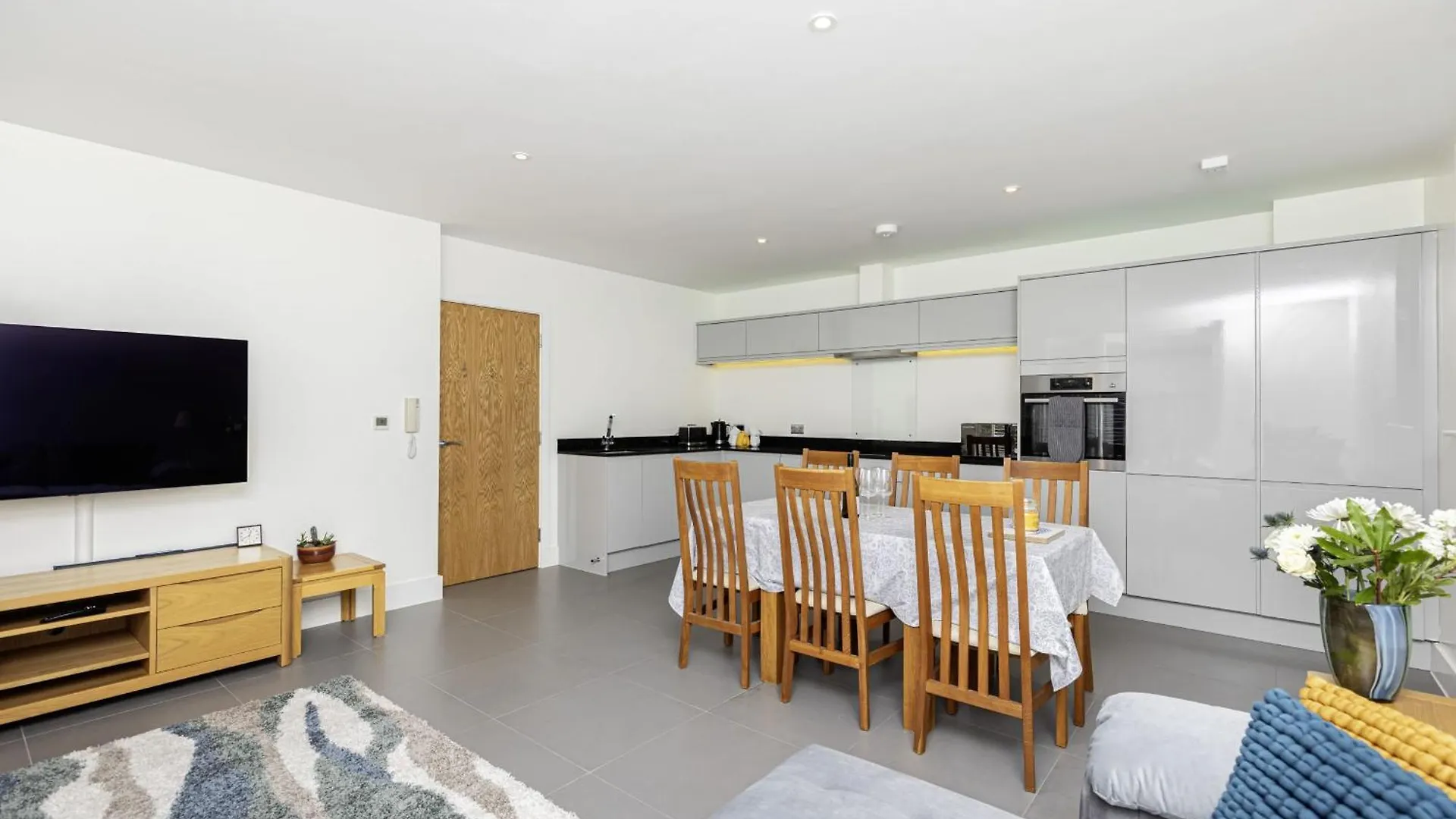 Holiday home Beach Front Getaway - Luxury Apt With Large Garden Bournemouth
