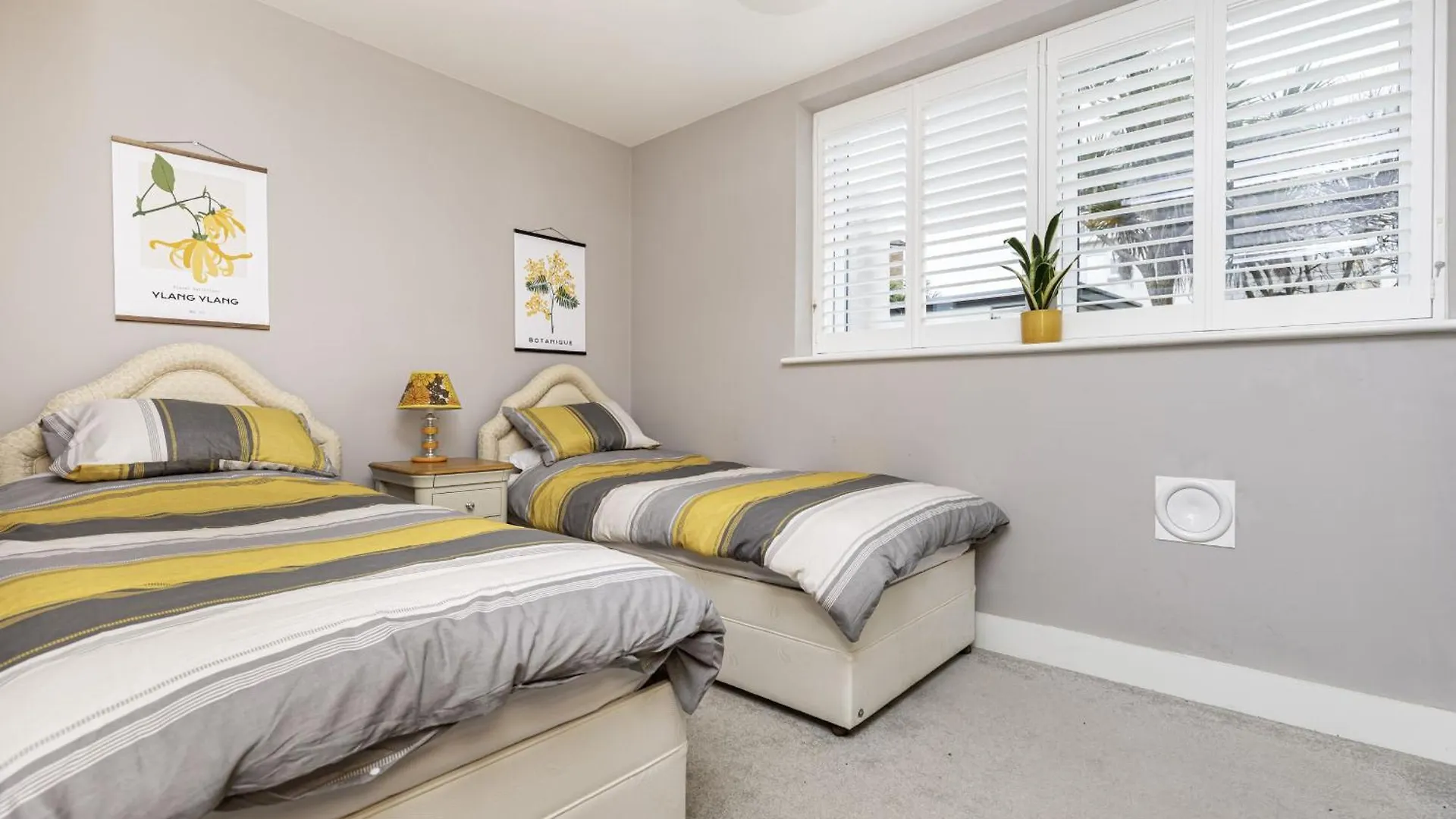 Beach Front Getaway - Luxury Apt With Large Garden Bournemouth 0*,