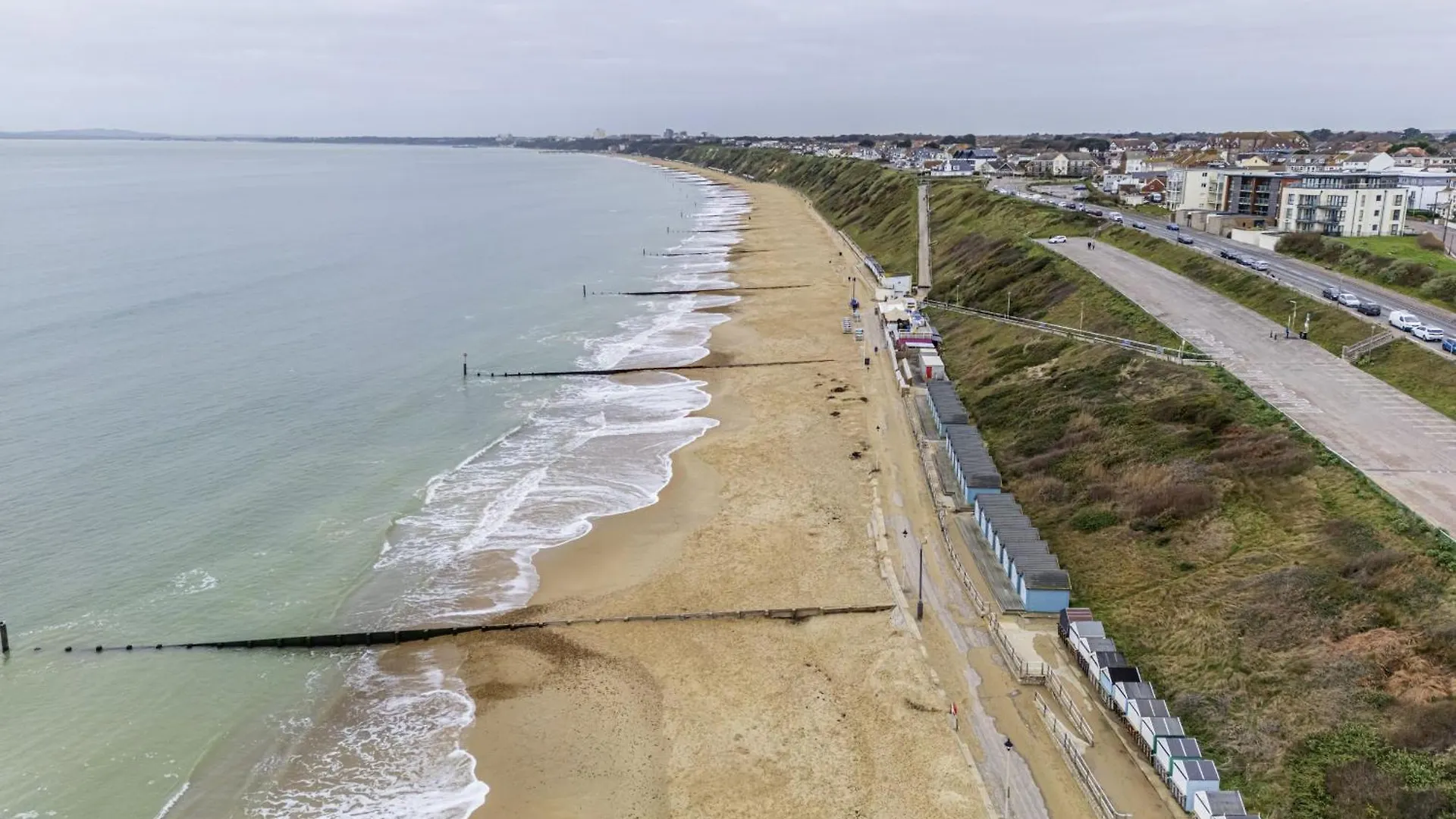 Beach Front Getaway - Luxury Apt With Large Garden Bournemouth 0*,